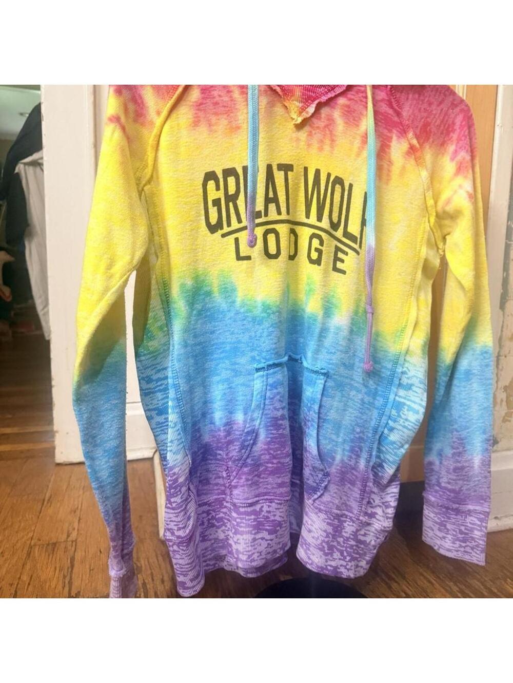 SUMMER CAMP VIBE. Surfskate rainbow tie-dye souvenir hoodie